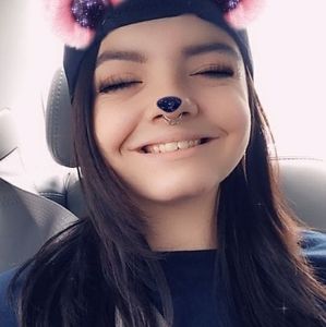 Meet your Posher, Olivia